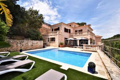 Villa Viva Cala Santanyi, Haus, Pool, überdachte Terrasse, Sonnenliege