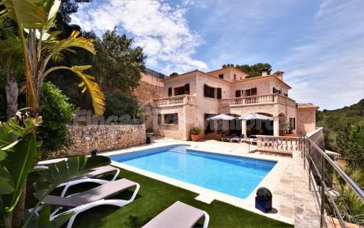 Villa Viva Cala Santanyi, Haus, Pool, überdachte Terrasse, Sonnenliege